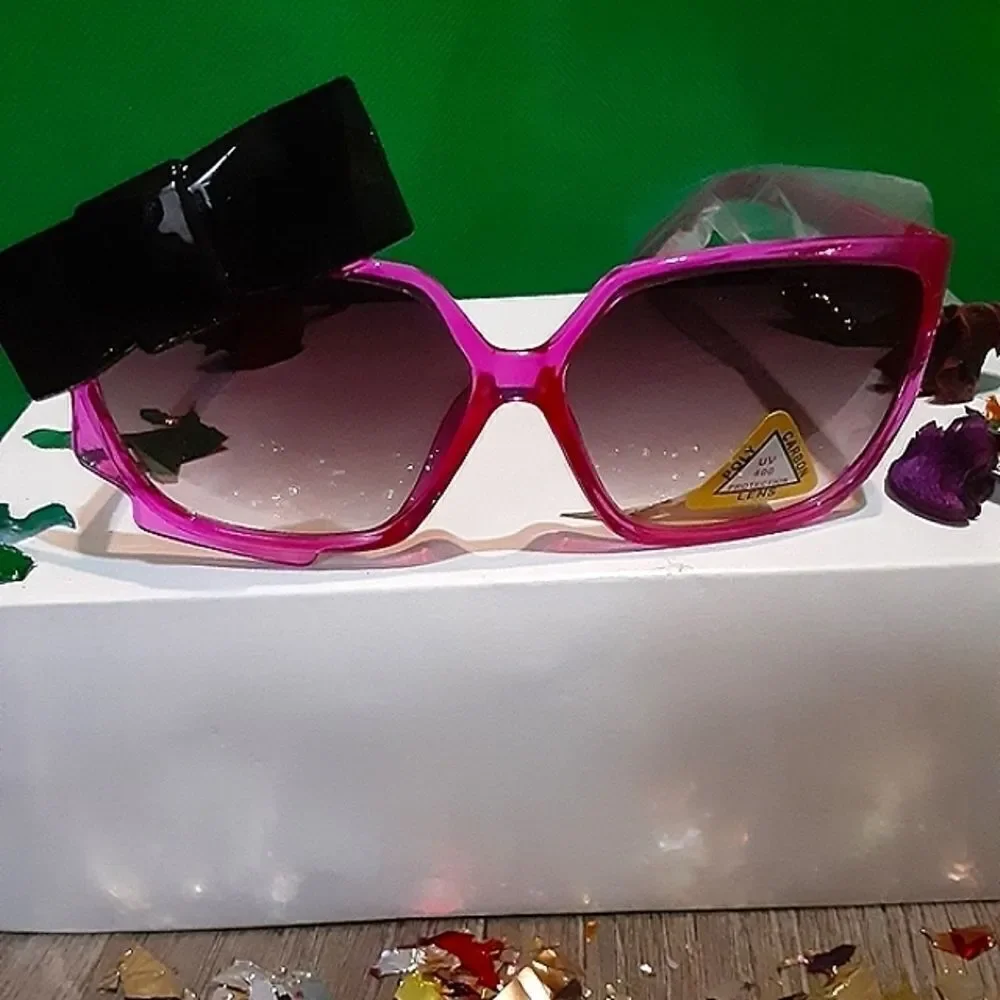 SUPER cute Girl's and women sunglasses with bow detail on the side.